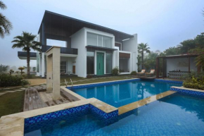 StayVista La Paradise With Outdoor Pool